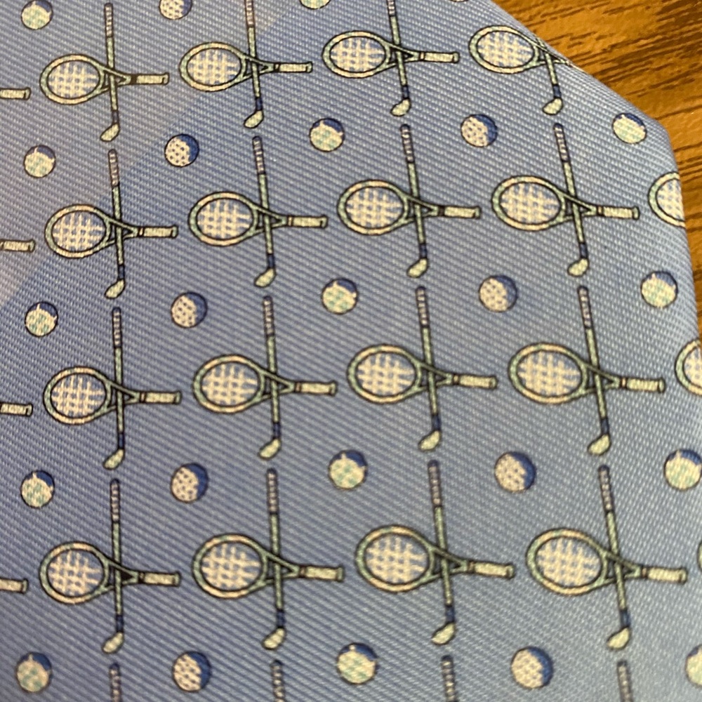NWT Vineyard Vines Racket Club tie! - Picture 3 of 3